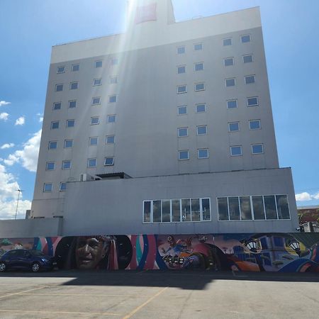 Hotel Ibis Montes Claros Shopping Zewnętrze zdjęcie