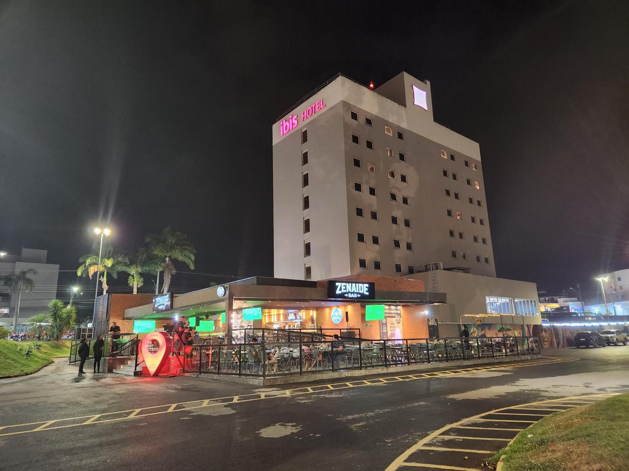 Hotel Ibis Montes Claros Shopping Zewnętrze zdjęcie