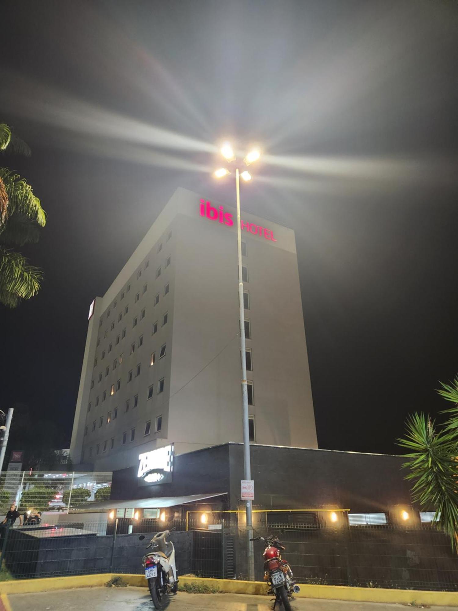 Hotel Ibis Montes Claros Shopping Zewnętrze zdjęcie