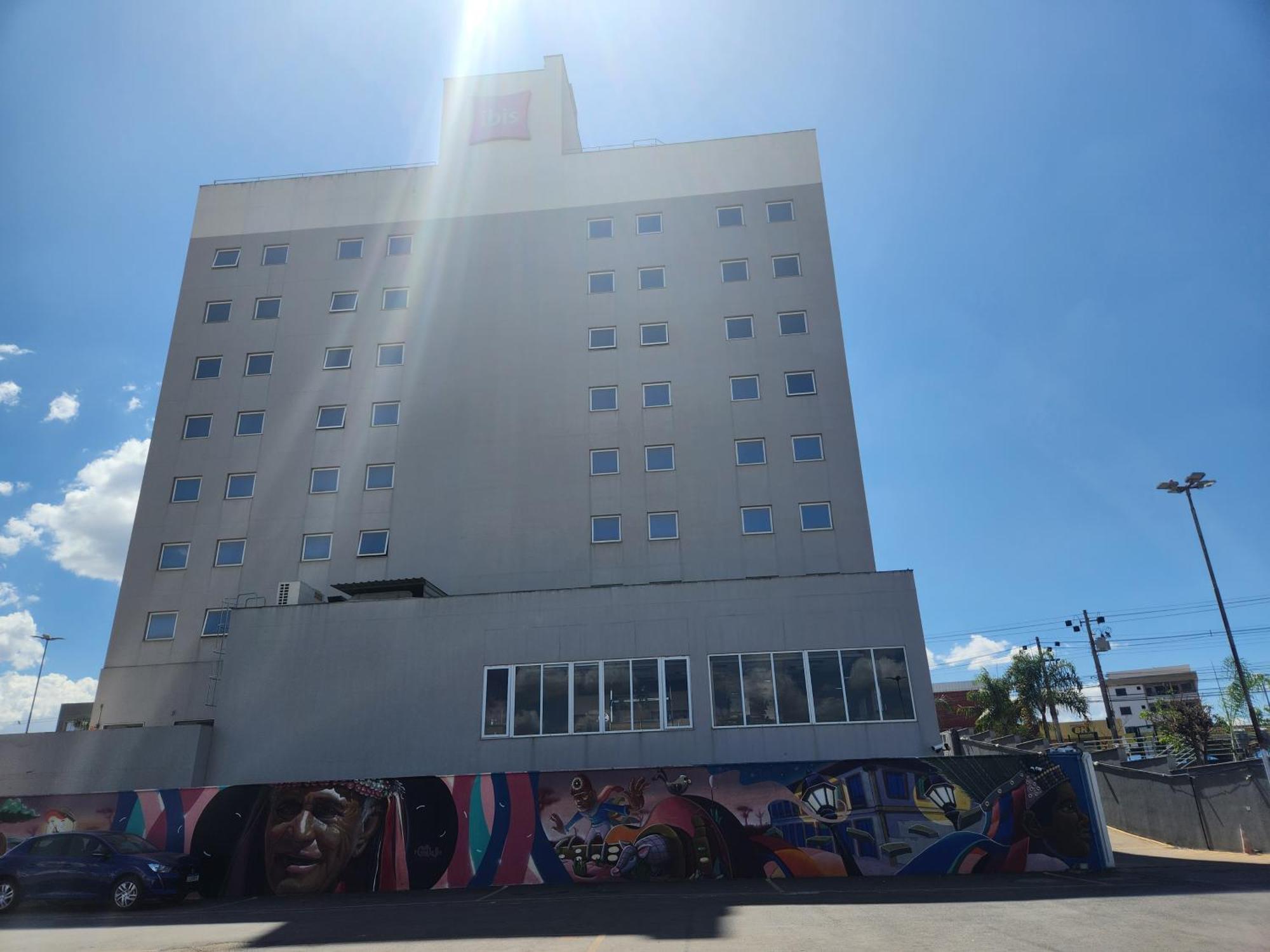 Hotel Ibis Montes Claros Shopping Zewnętrze zdjęcie