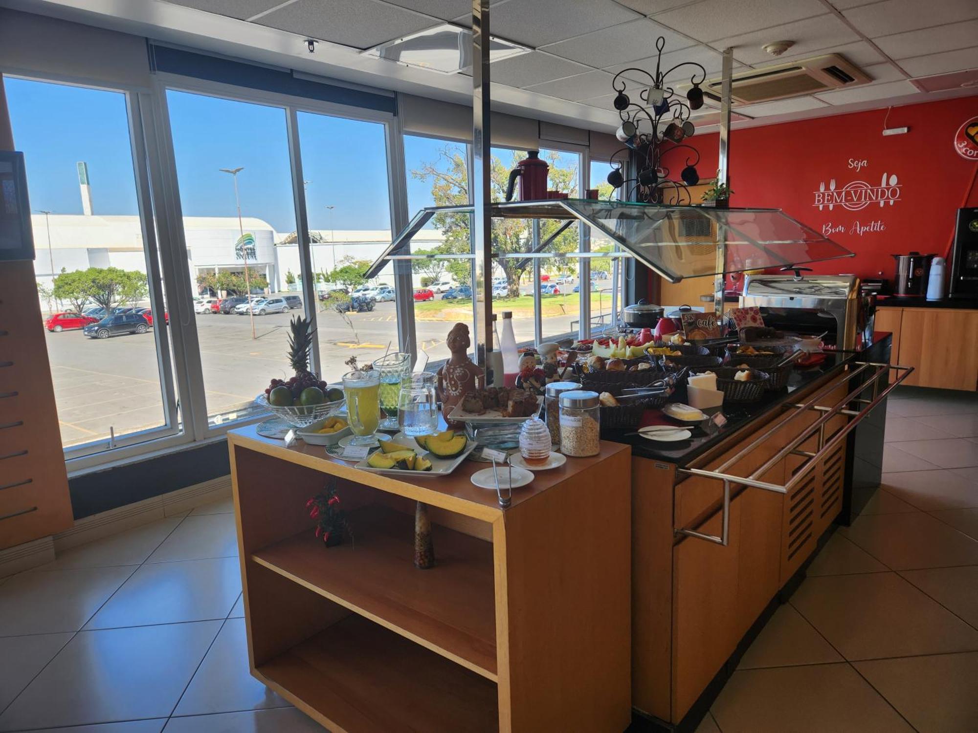 Hotel Ibis Montes Claros Shopping Zewnętrze zdjęcie