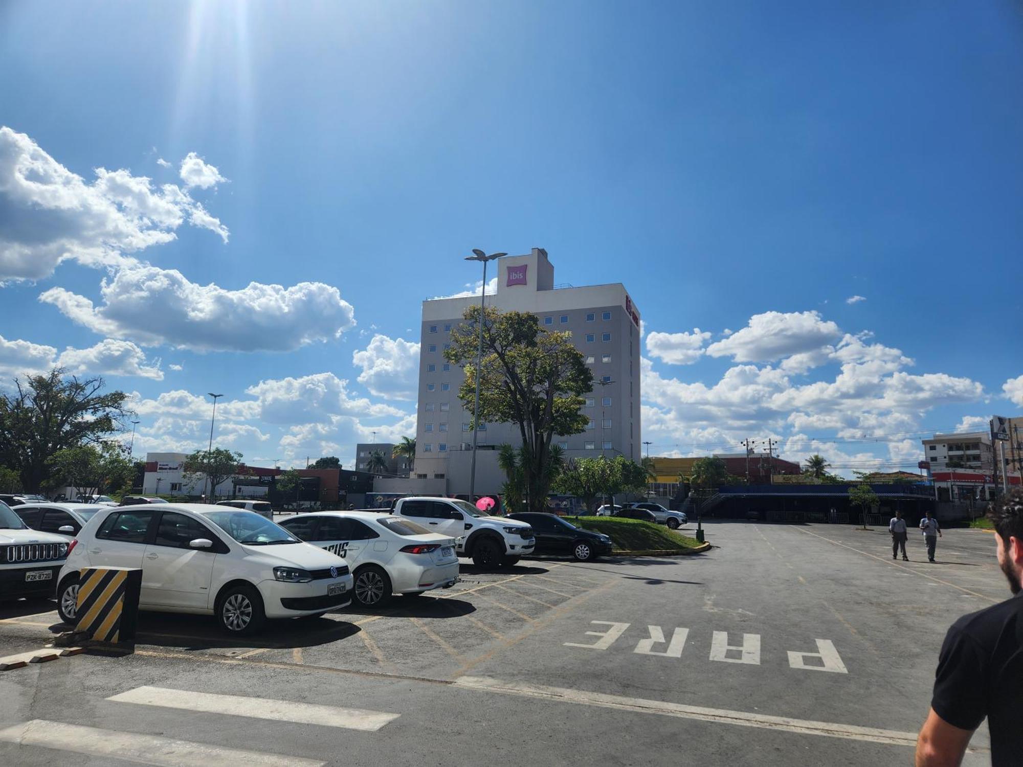 Hotel Ibis Montes Claros Shopping Zewnętrze zdjęcie