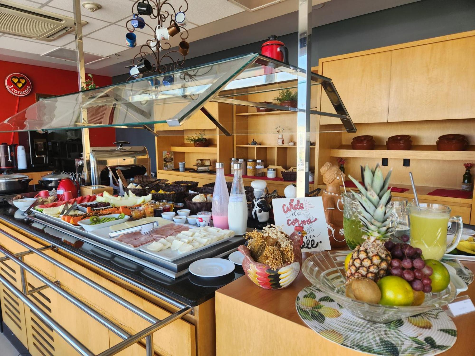 Hotel Ibis Montes Claros Shopping Zewnętrze zdjęcie