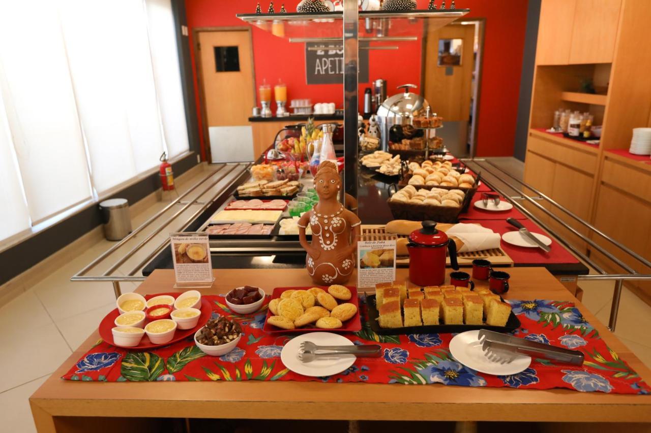 Hotel Ibis Montes Claros Shopping Zewnętrze zdjęcie